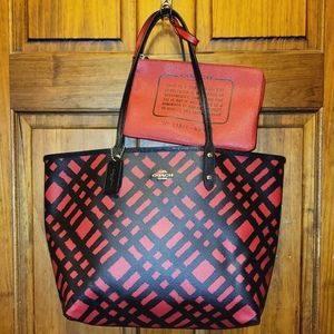 COACH REVERSIBLE CITY TOTE WITH POUCH RED & BLACK WILD PLAID PRINT 68411E